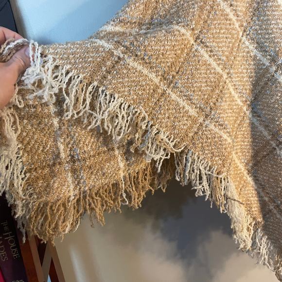 Boyne Valley Weavers Irish Vtg Wool & Alpaca Knit Plaid Poncho Cape Tan/White OS - Picture 8 of 11